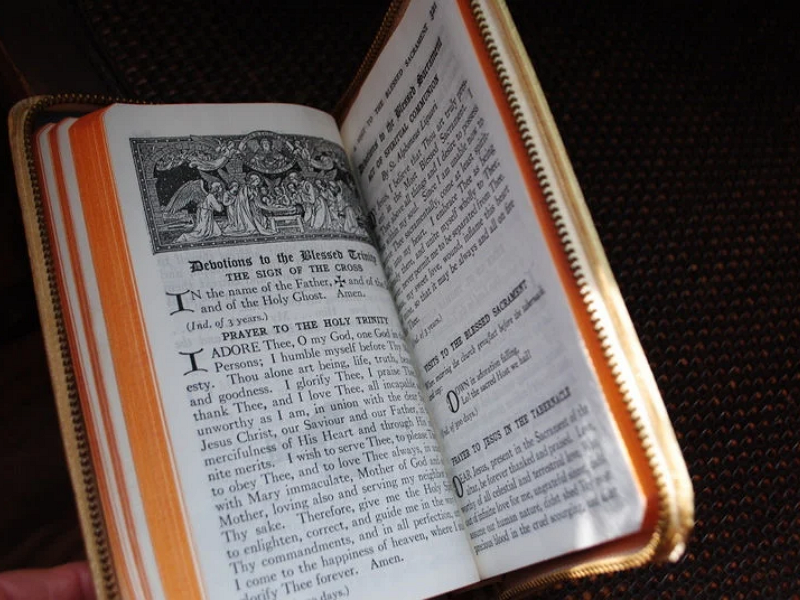 Do You Know The Common Binding Methods Of Prayer Books?
